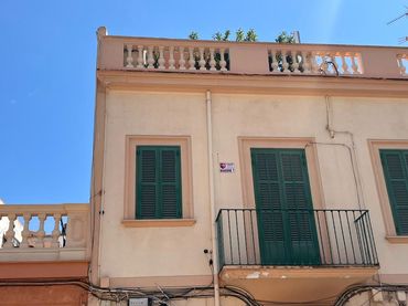 Piso con balcón en venta en Llevant