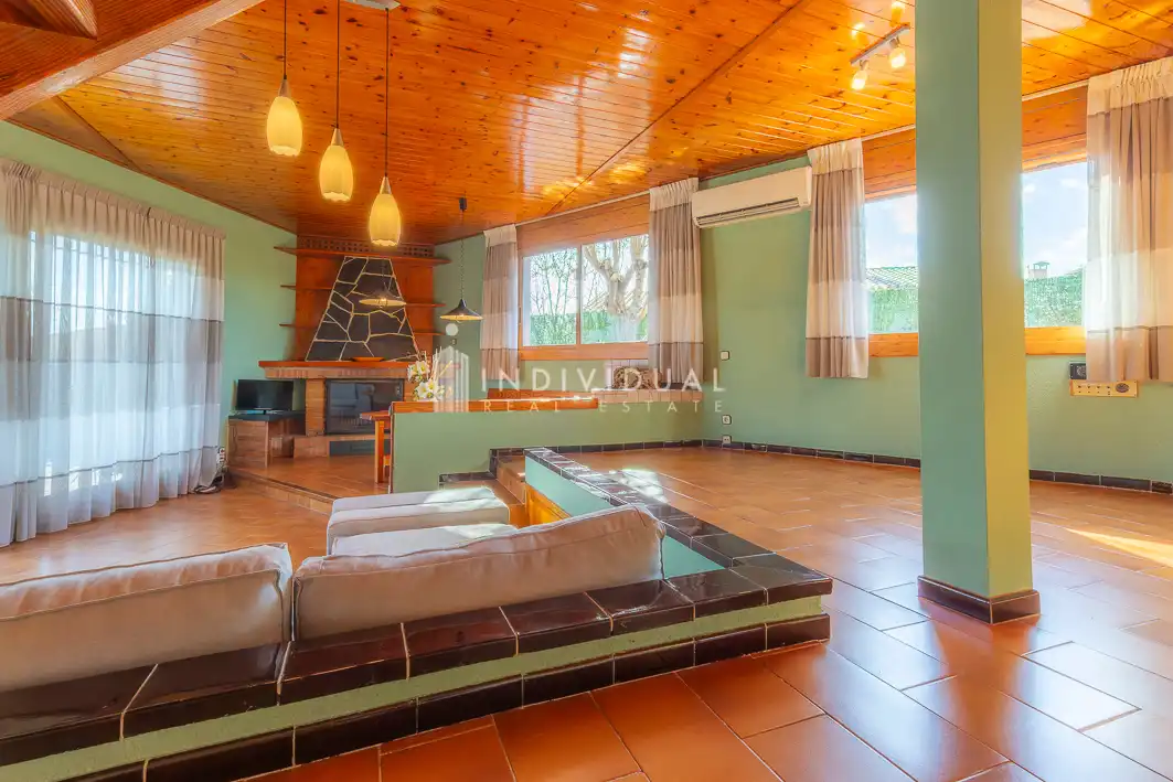 Sala d'estar de Casa o xalet en venda en Sentmenat amb Aire condicionat, Calefacció i Jardí privat