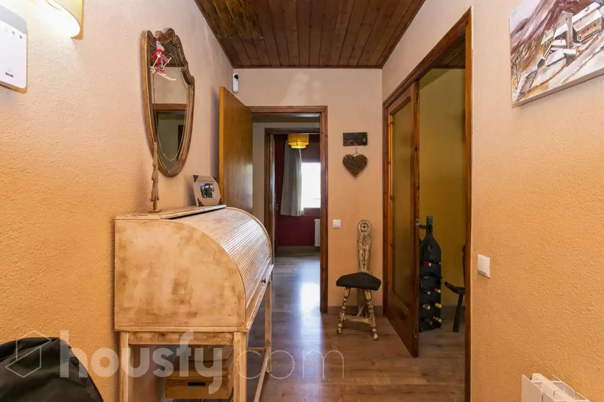 Flat for sale in Alp  with Air Conditioner, Heating and Terrace