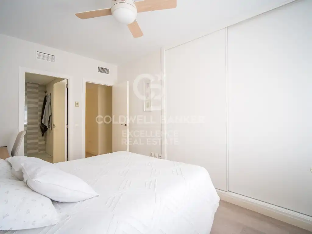 Exterior view of Flat for sale in Valencia  with Air Conditioner, Terrace and Community pool