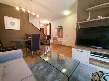 Maison mitoyenne avec balcon à louer à carretera general TF 652