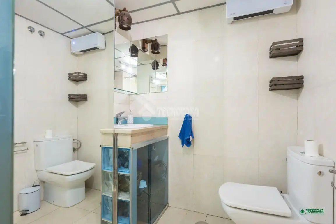 Baño de Piso en venta en Almería con Terraza, Trastero y Piscina comunitaria