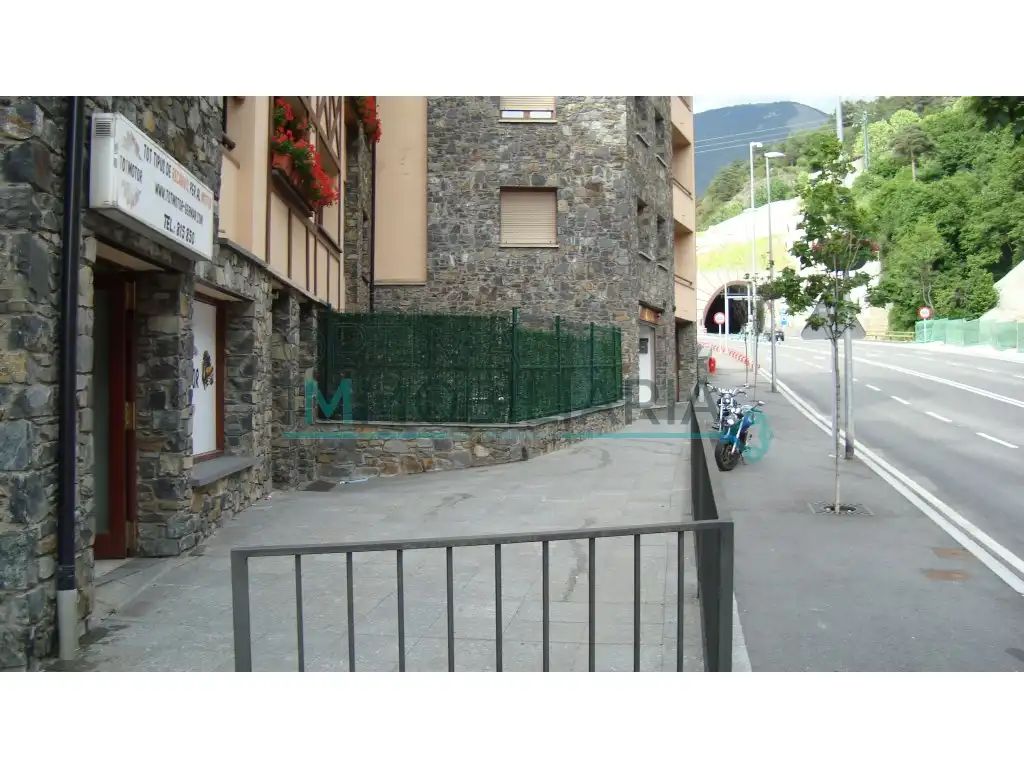 Local comercial en venda a Av. de la Bartra, 10, imagen 4