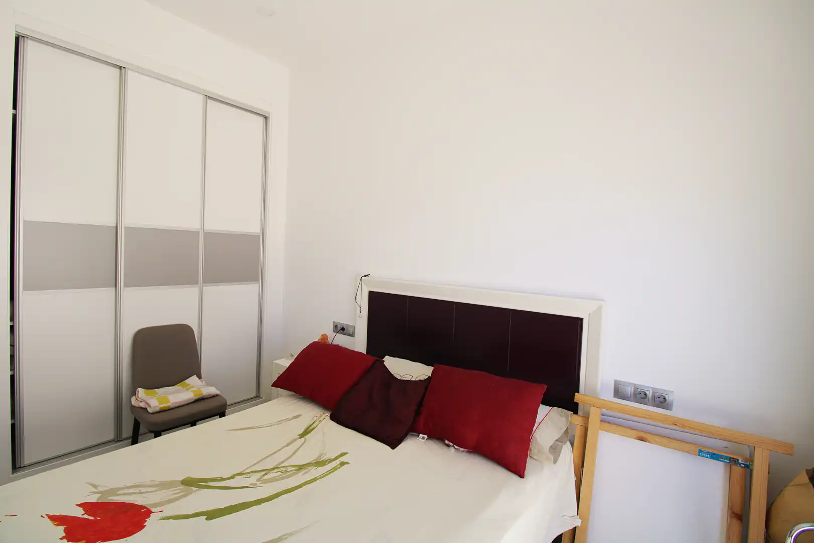 Dormitori de Casa o xalet en venda en Alhaurín de la Torre amb Aire condicionat, Jardí privat i Terrassa