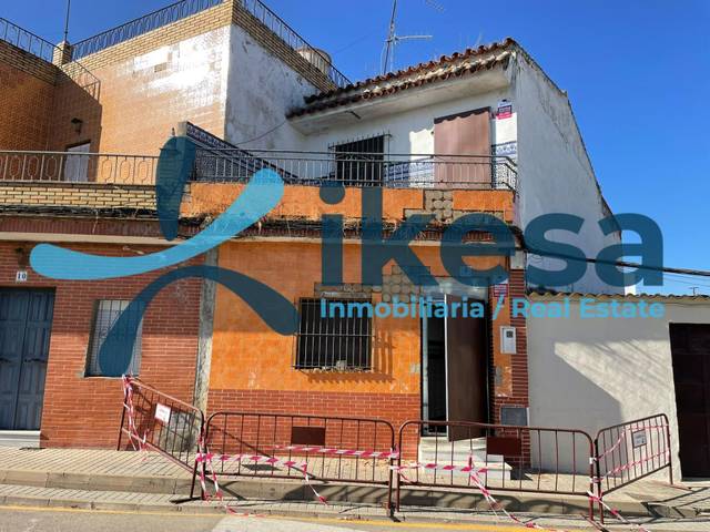 Casa adosada en Venta en Villamanrique de la Condesa