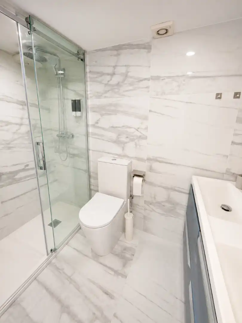 Bathroom of Houses for sale in Lleida  with Air Conditioner, Heating and Private garden