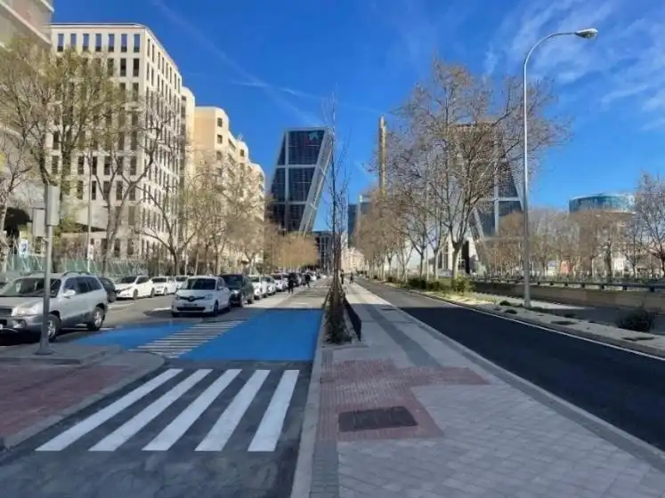 Vista exterior de Àtic en venda en Madrid amb Aire condicionat, Calefacció i Parquet