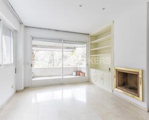 Exterior view of Apartment for sale in  Madrid Capital  with Air Conditioner, Heating and Private garden