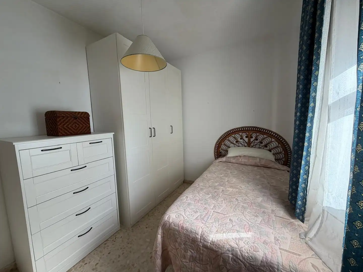 Schlafzimmer von Einfamilien-Reihenhaus zum Verkauf in Mairena del Aljarafe