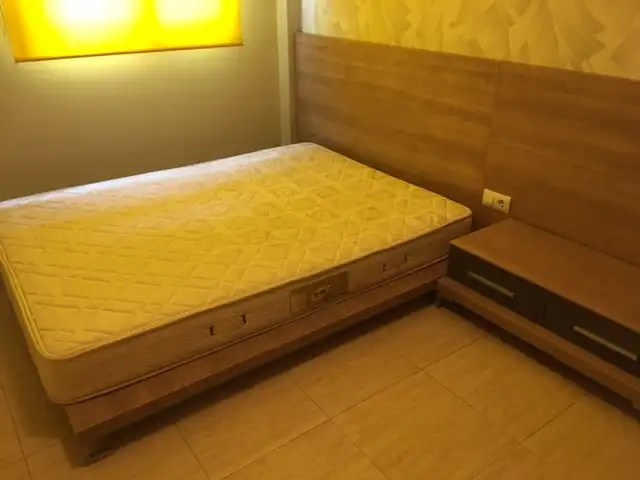 Dormitori de Pis en venda en Girona amb Calefacció i Moblat