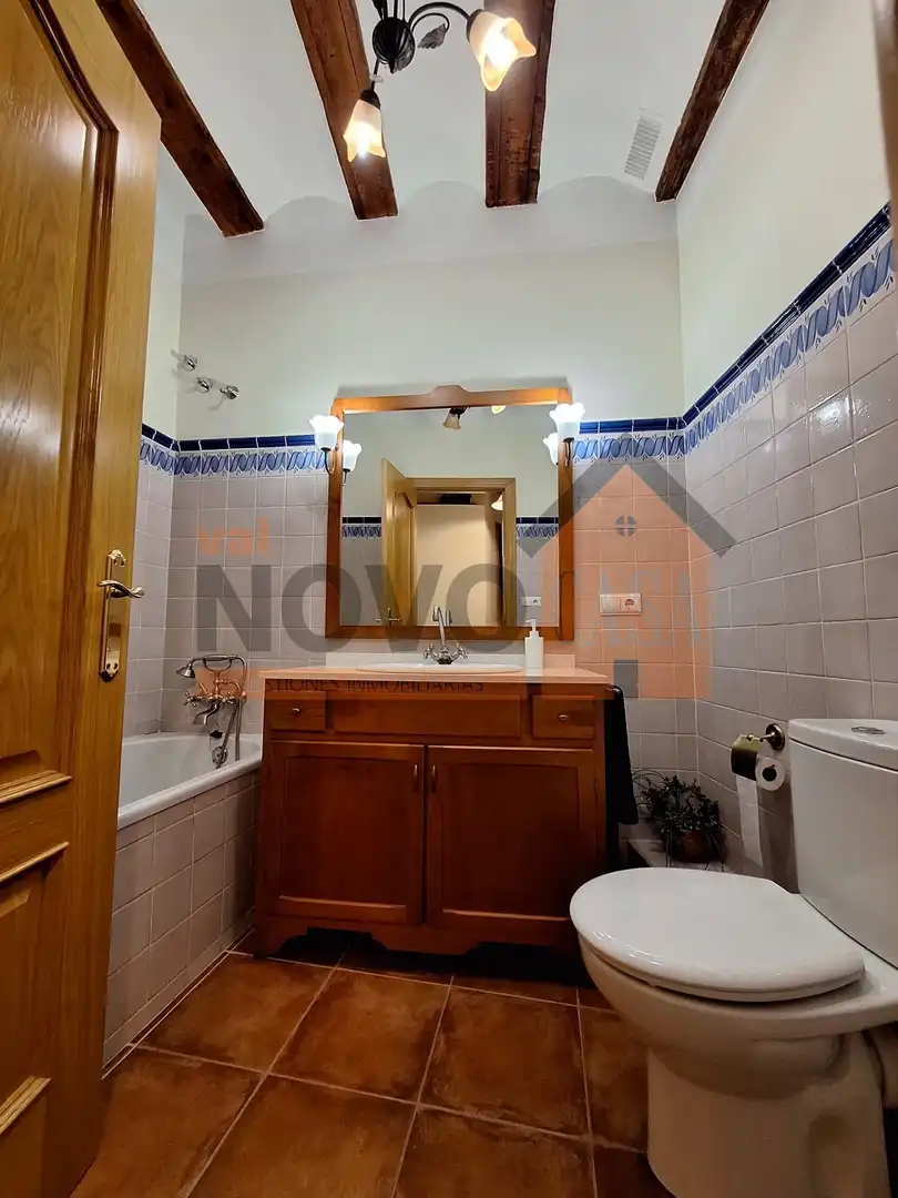 Bathroom of Flat for rent in Valencia  with Air Conditioner