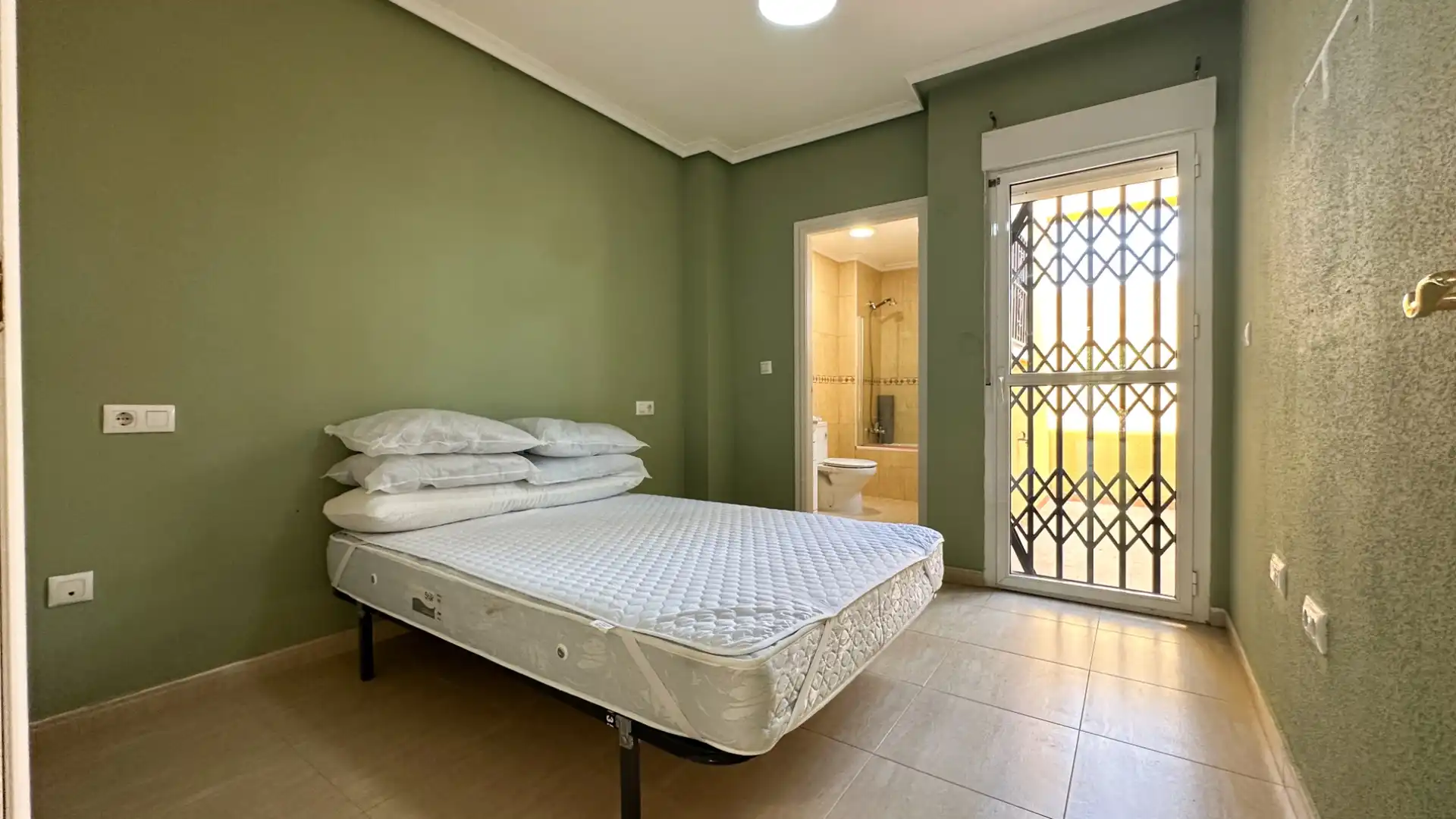 Bedroom of Houses for sale in Daya Nueva  with Swimming Pool