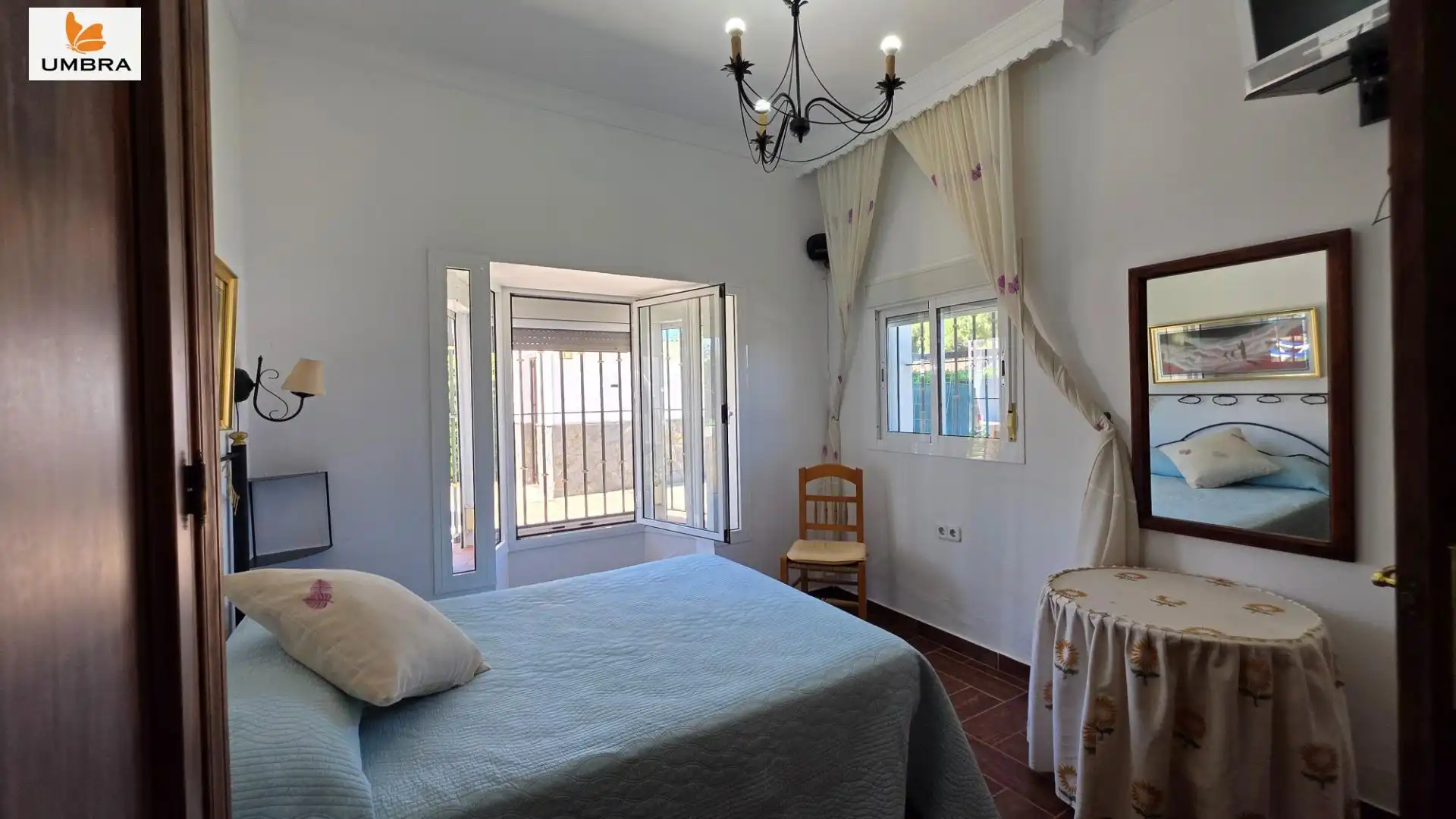 Dormitori de Finca rústica en venda en Jerez de la Frontera amb Aire condicionat, Jardí privat i Terrassa