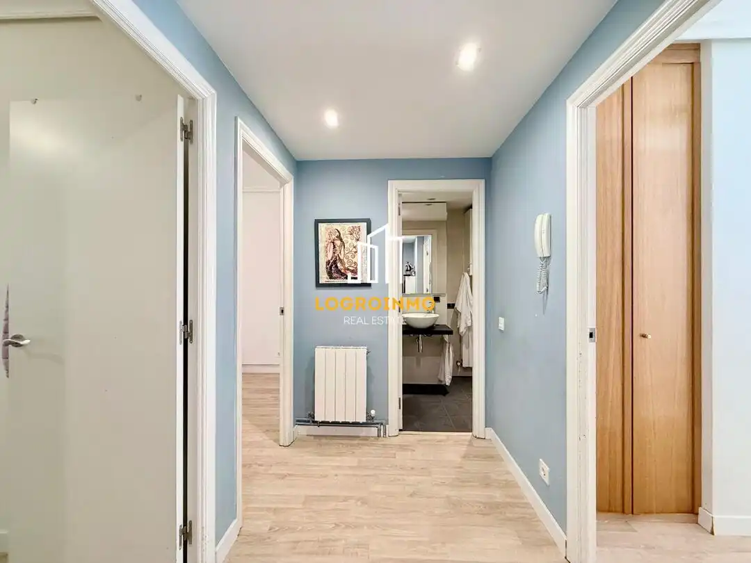 Flat for sale in  Logroño  with Air Conditioner, Heating and Parquet flooring