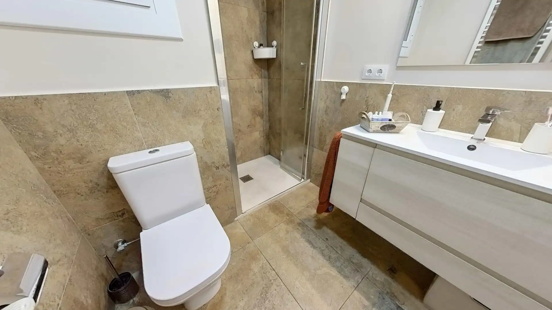 Baño de Planta baja en venta en Santa Coloma de Gramenet con Aire acondicionado, Calefacción y Terraza