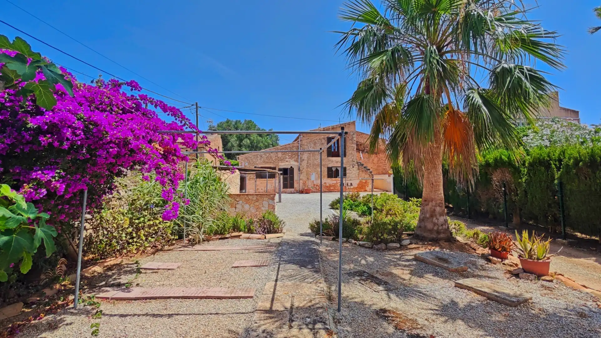 Vista exterior de Casa o xalet de lloguer en Ses Salines amb Jardí privat i Forn