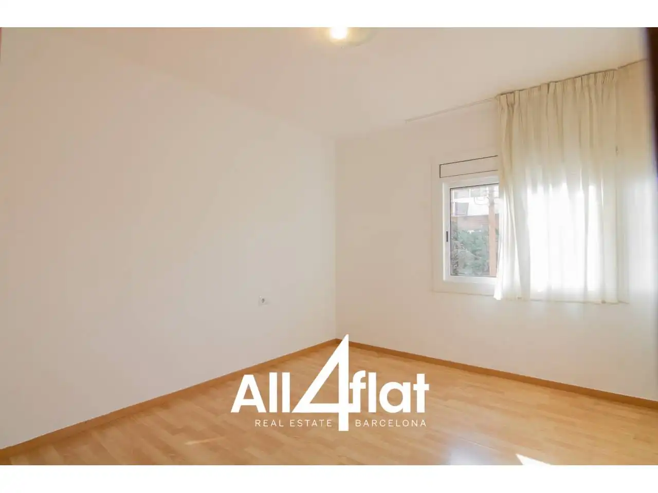 Bedroom of Flat for rent in Esplugues de Llobregat  with Air Conditioner, Heating and Parquet flooring