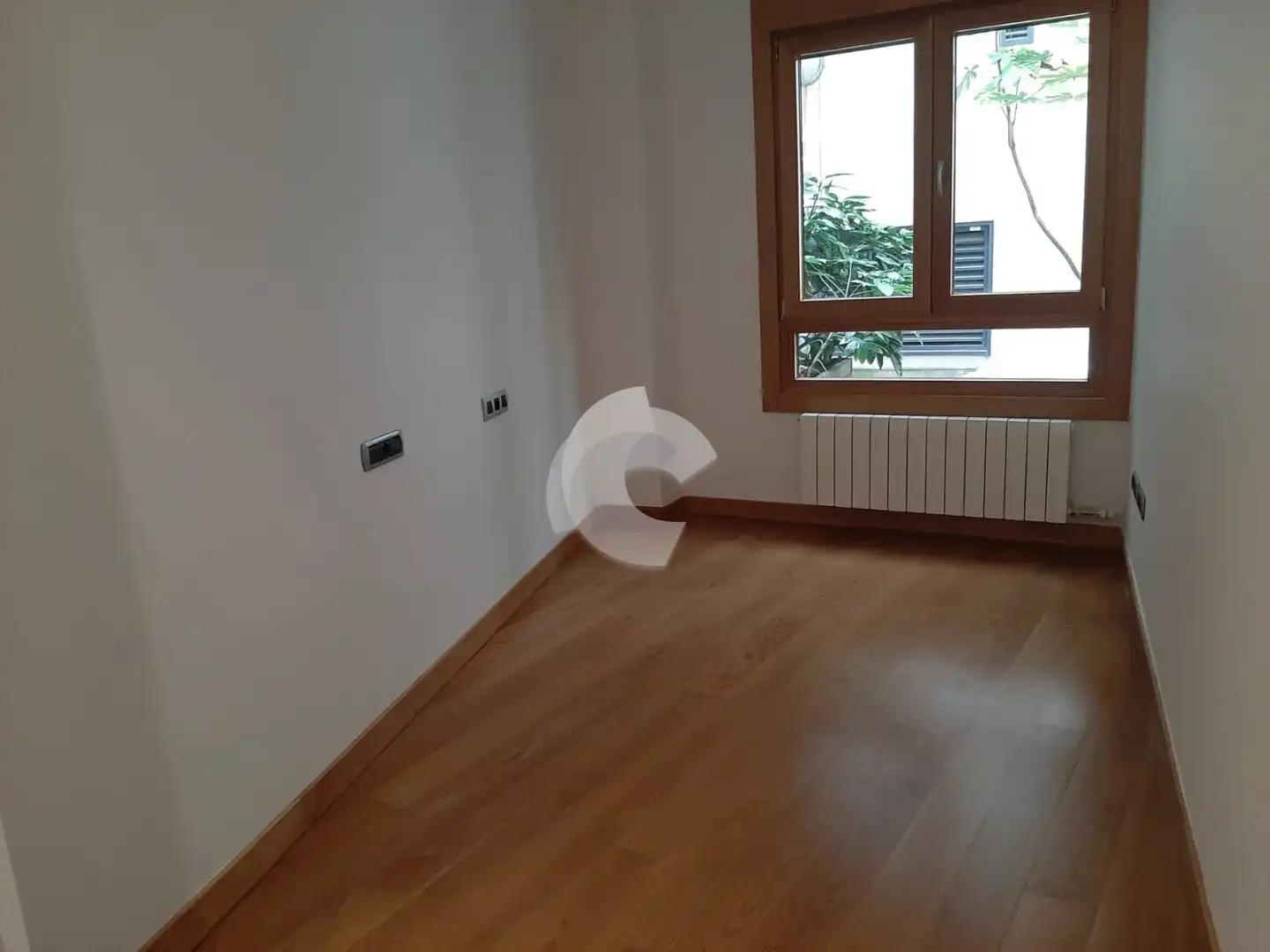 Schlafzimmer von Wohnung zur Miete in Vigo  mit Heizung, Parkett und Abstellraum