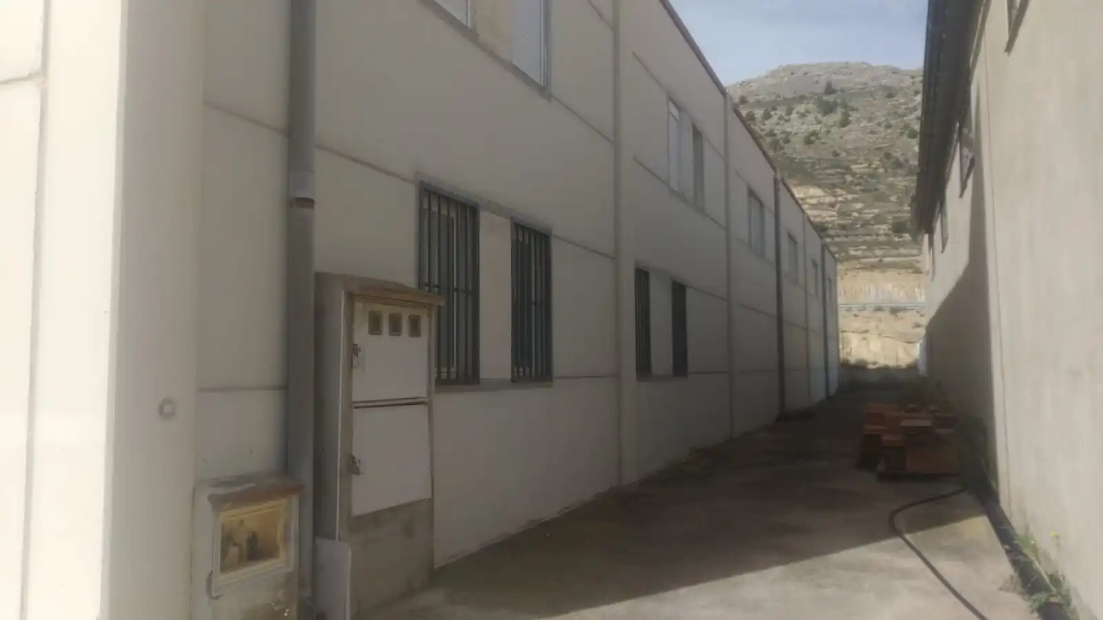 Vista exterior de Nave industrial en venta en Castellote