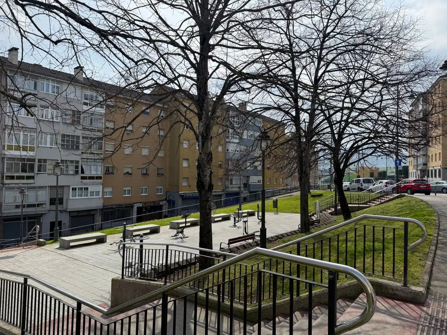 Vista exterior de Piso en venta en Avilés con Calefacción, Terraza y Piscina