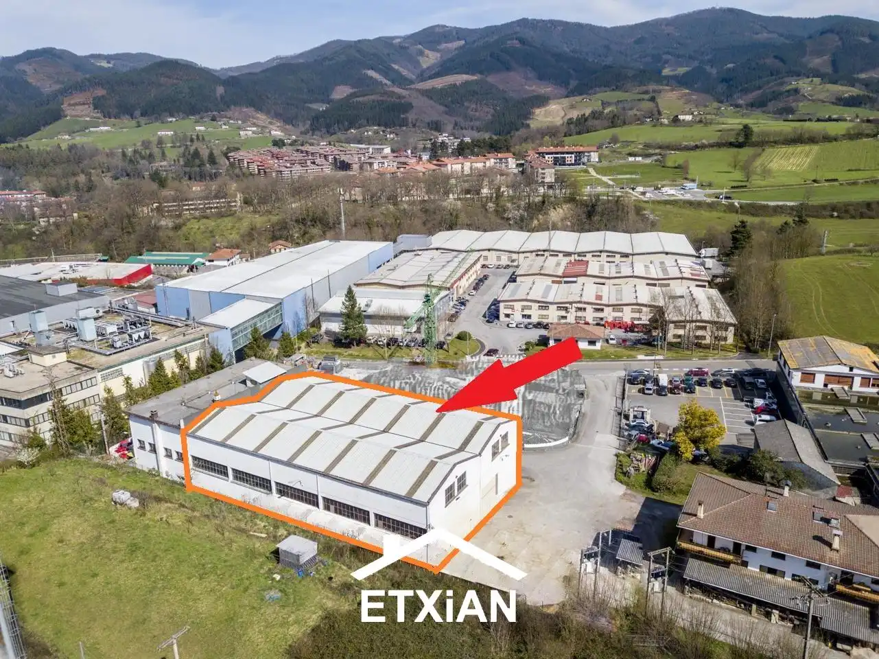 Außenansicht von Fabrikhallen zum Verkauf in Oñati