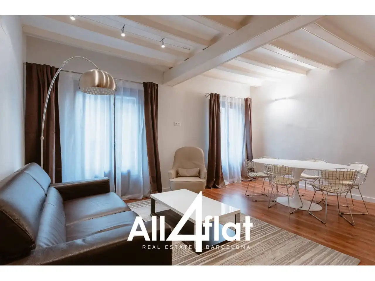 Außenansicht von Wohnung zur Miete in Barcelona mit Klimaanlage, Heizung und Parkett
