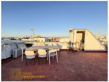 Attique avec ascenseur à vendre à Calle Beato Diego de Cádiz