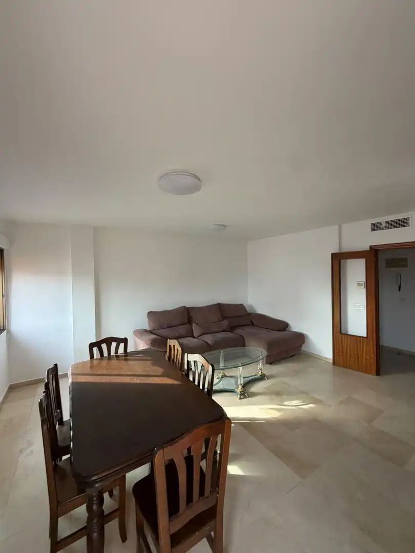 Wohnzimmer von Wohnung zur Miete in Benalúa - Babel