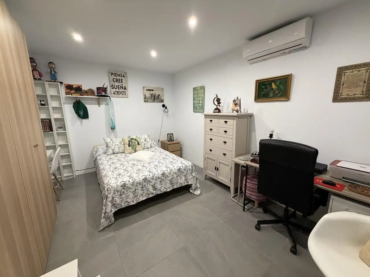 Habitación de Dúplex en venta en Málaga