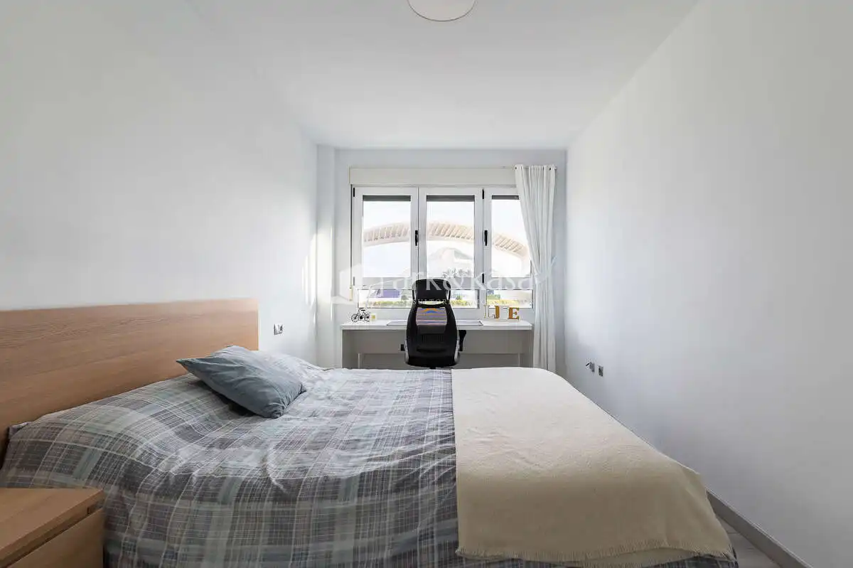Schlafzimmer von Wohnung zum Verkauf in Valencia mit Klimaanlage, Abstellraum und Ofen