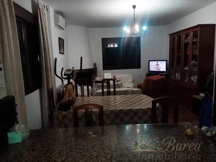 Sala d'estar de Casa o xalet en venda en Iznájar amb Piscina