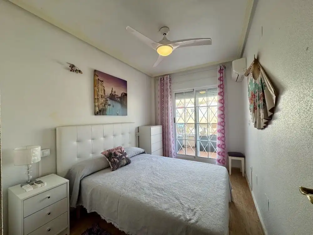 Dormitori de Apartament en venda en Orihuela amb Jardí privat, Terrassa i Balcó