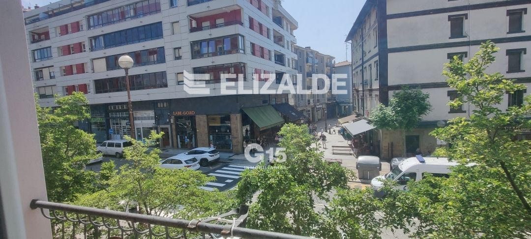 Exterior view of Flat for sale in Lasarte-Oria  with Balcony
