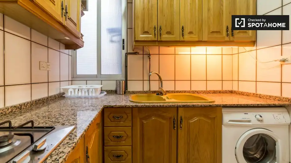 Küche von Wohnung zur untervermieten in Valencia mit Klimaanlage, Heizung und Möbliert