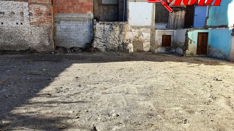 Solar en el centro de pueblo .
