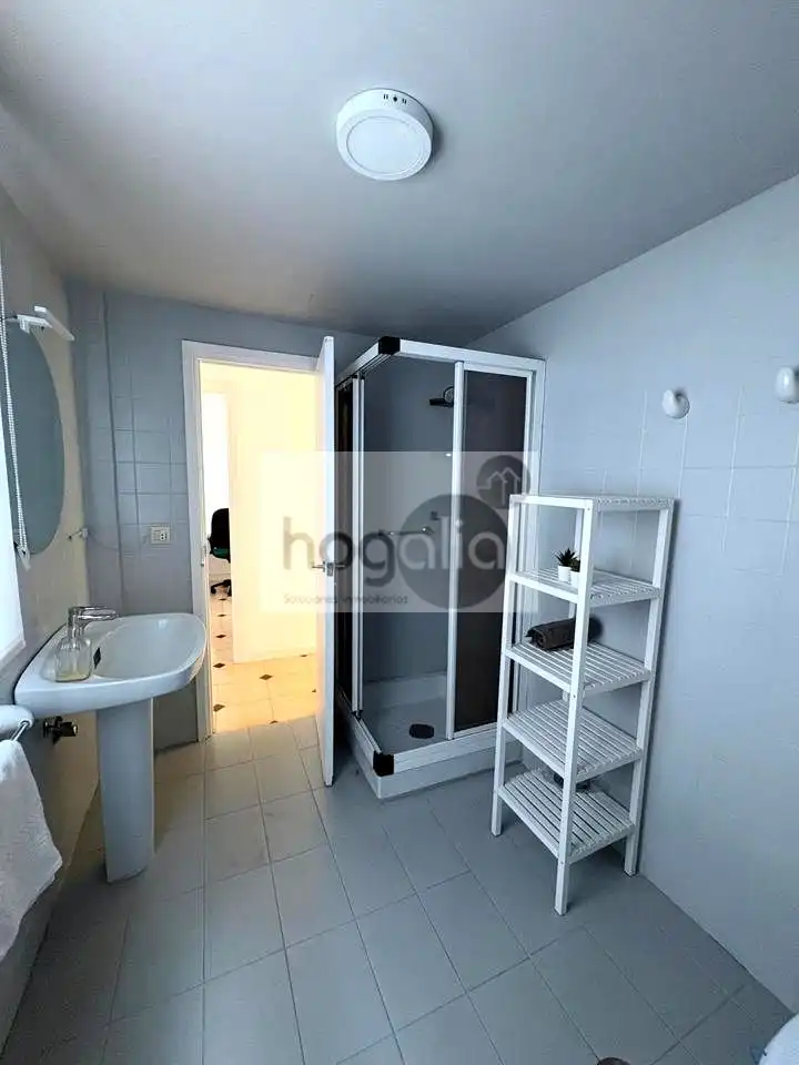 Bathroom of Flat for rent in Sevilla  with Air Conditioner, Furnished and Balcony