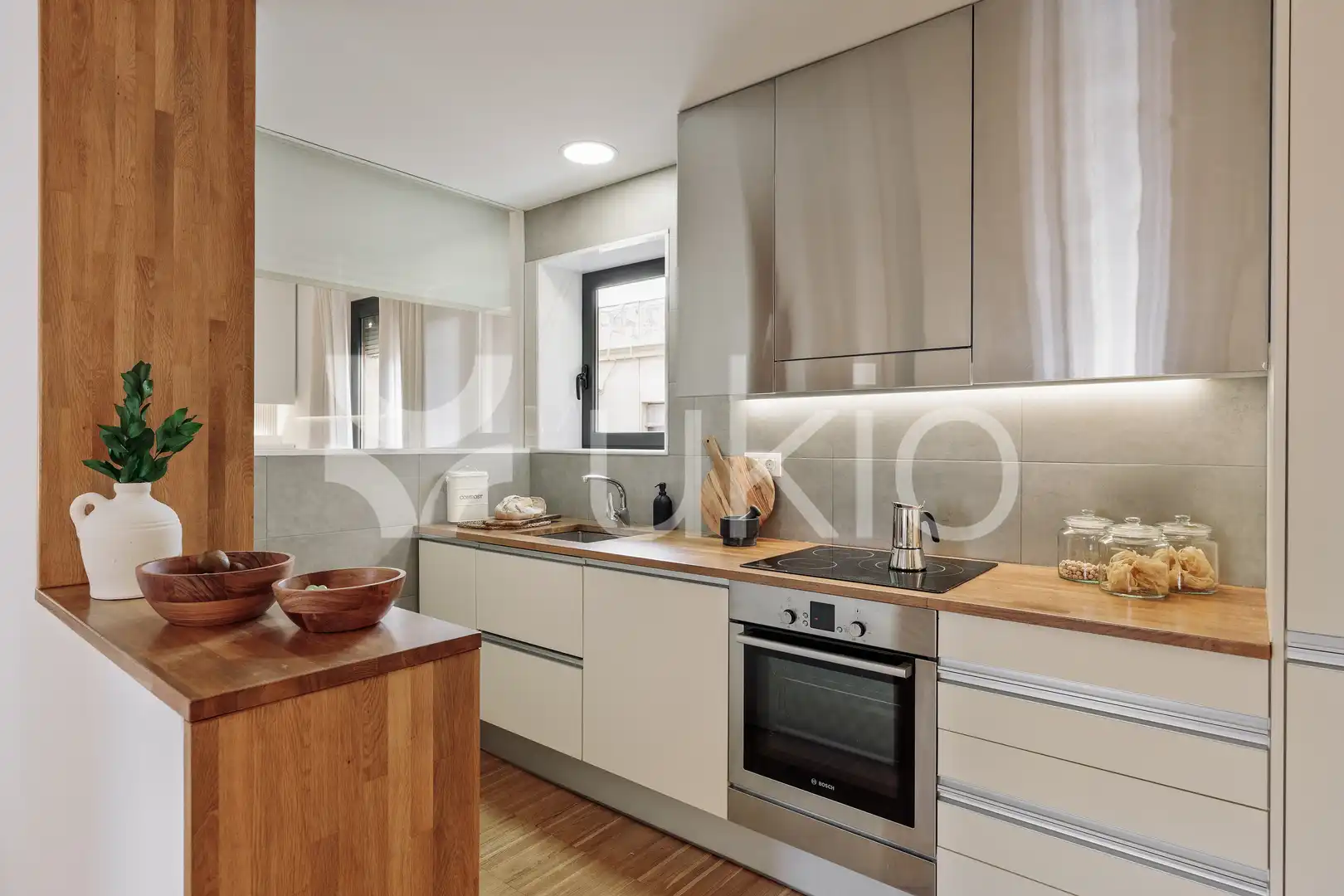 Cocina de Apartamento de alquiler en Barcelona con Aire acondicionado, Calefacción y Amueblado