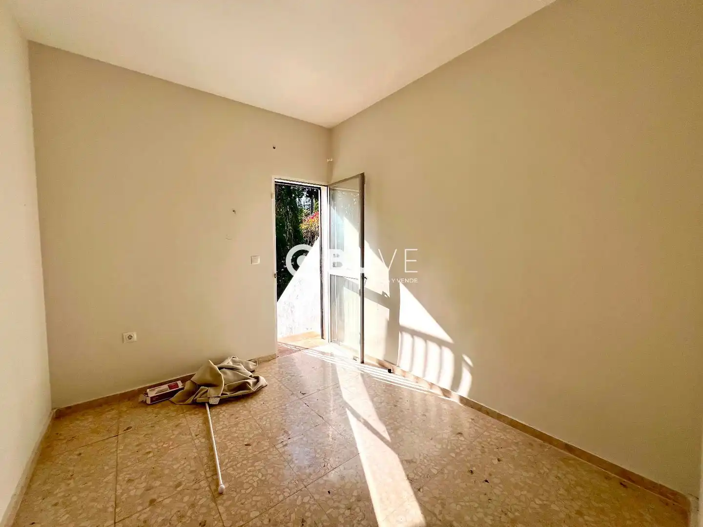 Habitación de Casa adosada en venta en Estepona con Terraza, Piscina y Alarma