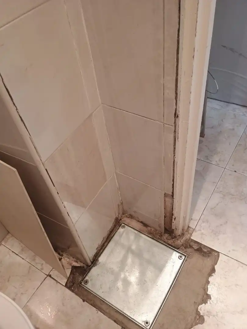 Bany de Local en venda en Alcobendas amb Aire condicionat