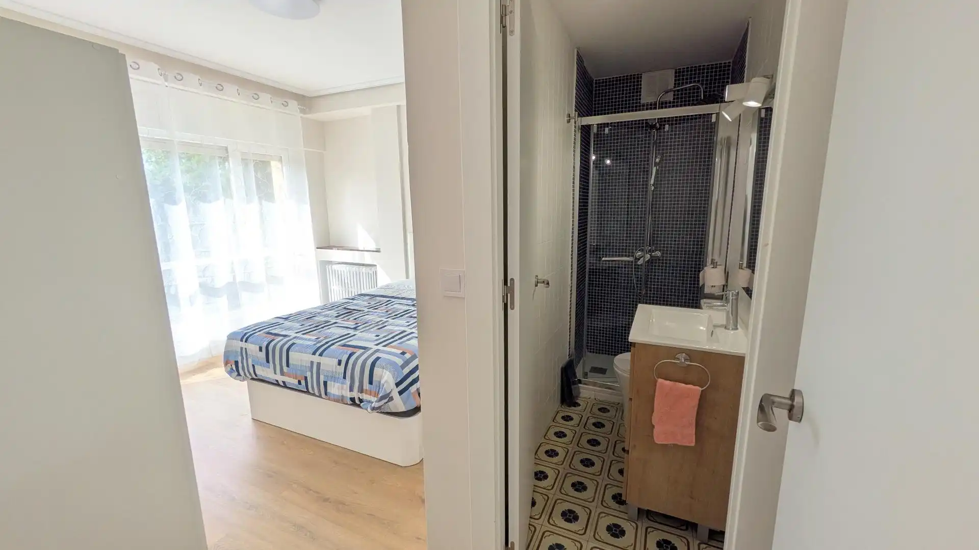 Schlafzimmer von Wohnung zur Miete in Santander mit Heizung, Terrasse und Möbliert