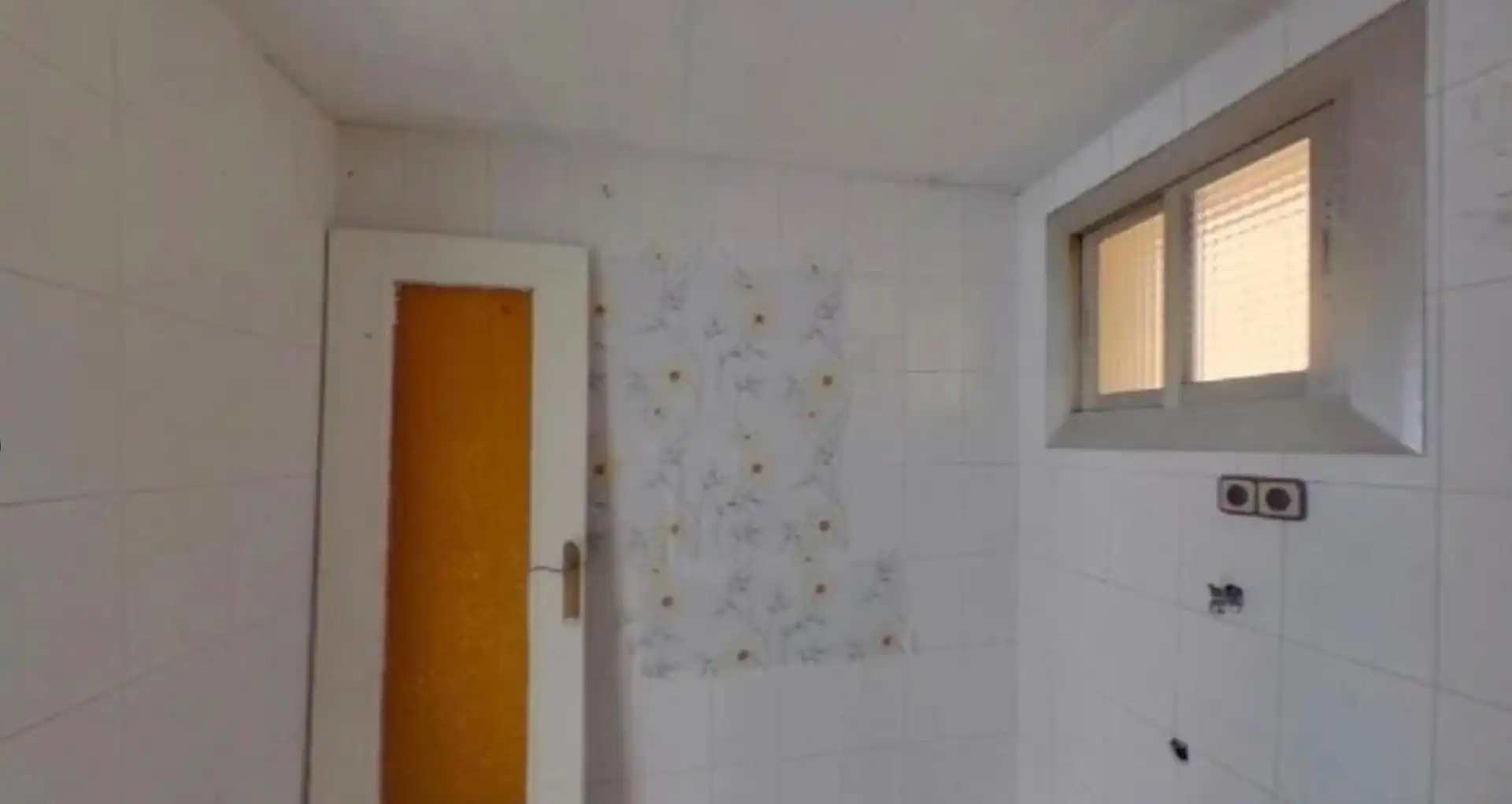 Bathroom of Flat for sale in Badalona