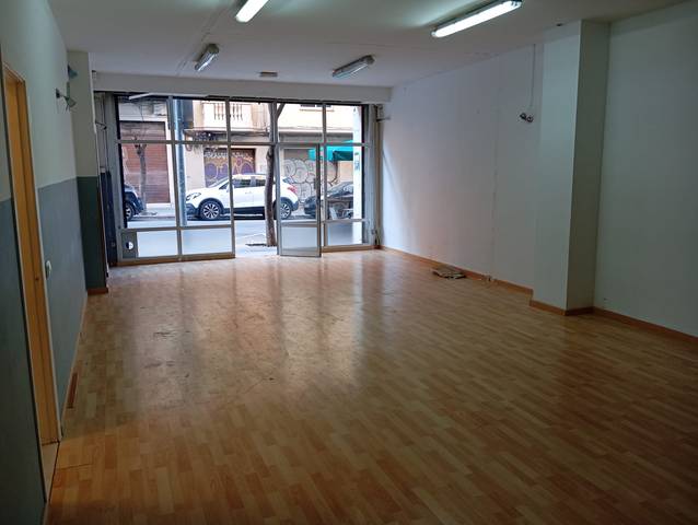 Local comercial en Alquiler en Carrer de la Bòbila en El Poble Sec - Parc de Montjuïc