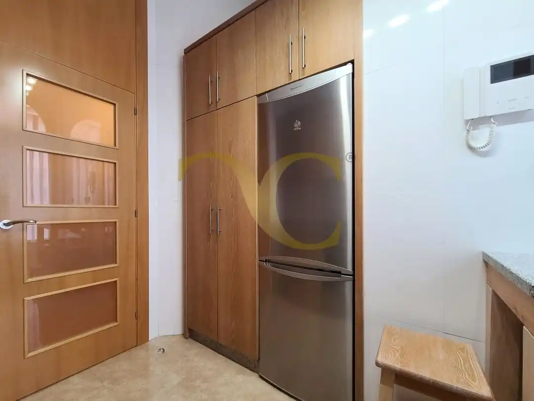 Cuina de Apartament en venda en Gijón  amb Calefacció, Moblat i Balcó
