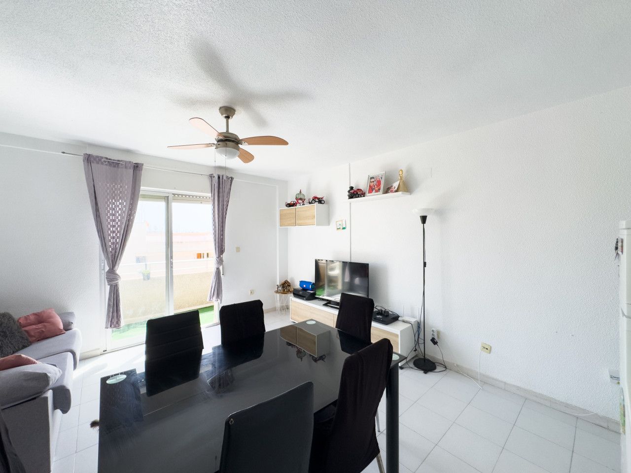 Menjador de Apartament en venda en Torrevieja amb Calefacció, Terrassa i Moblat