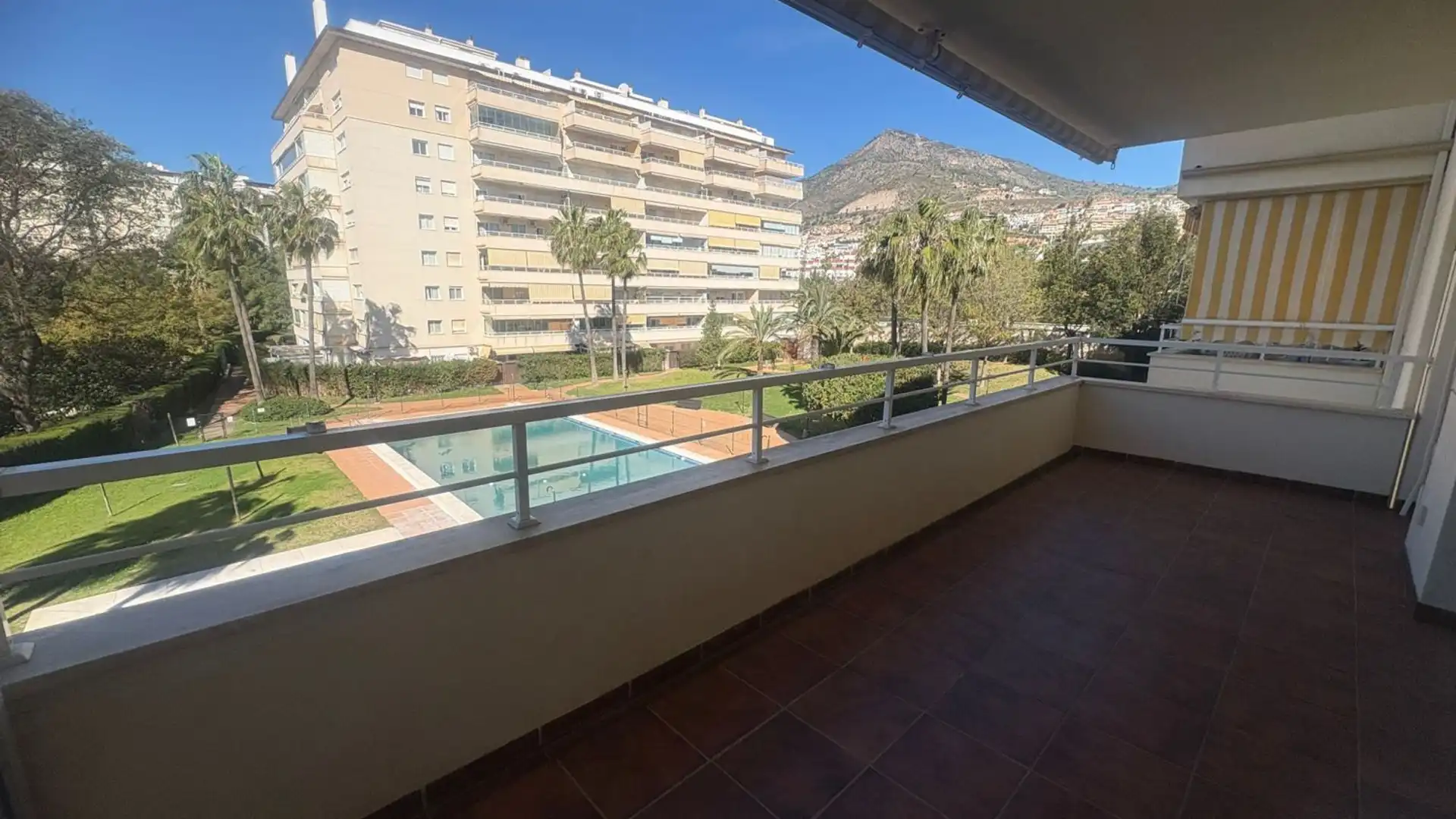 Vista exterior de Piso en venta en Benalmádena con Aire acondicionado, Calefacción y Terraza