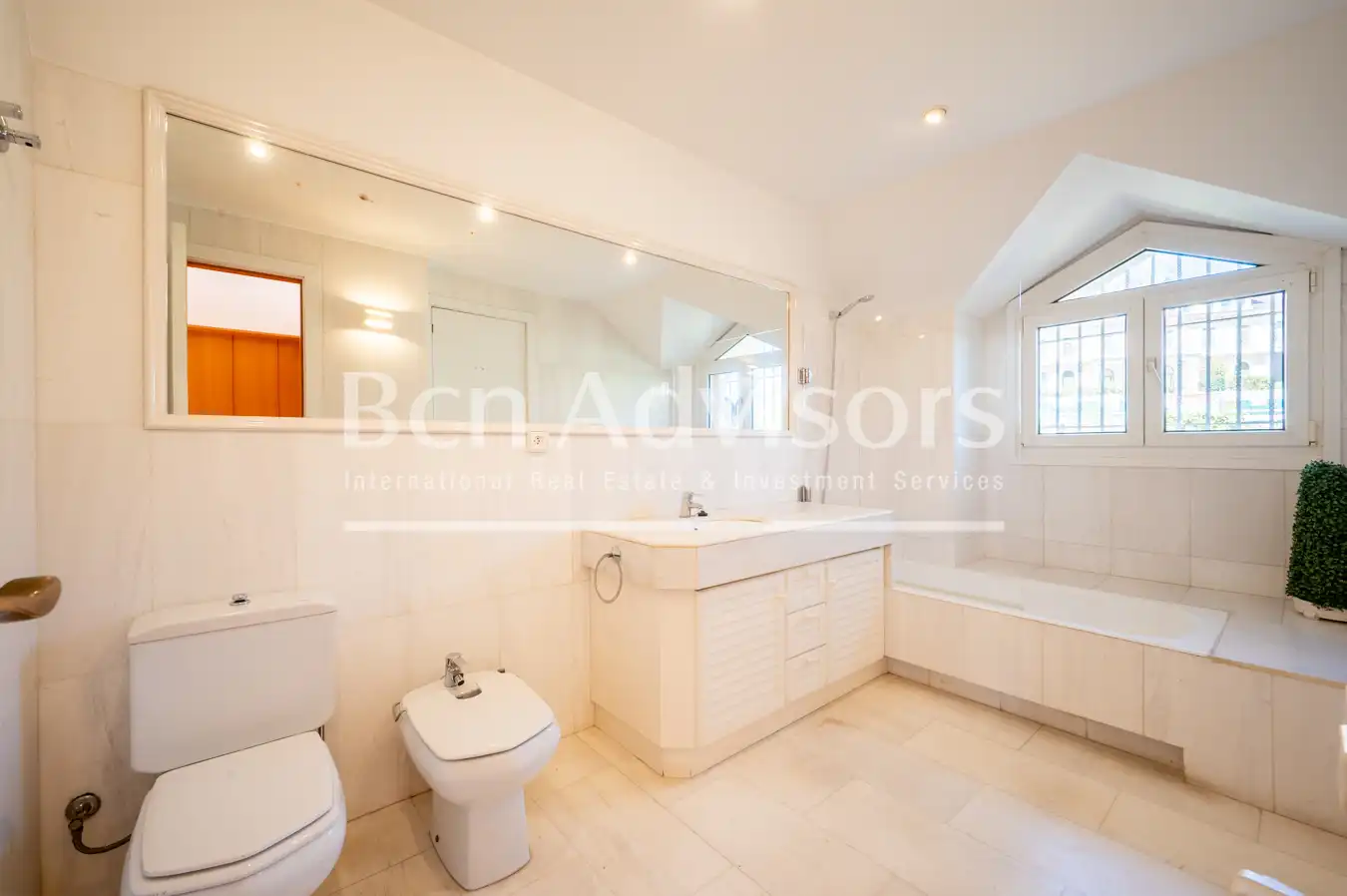 Baño de Casa o chalet en venta en Barcelona con Aire acondicionado, Calefacción y Jardín privado
