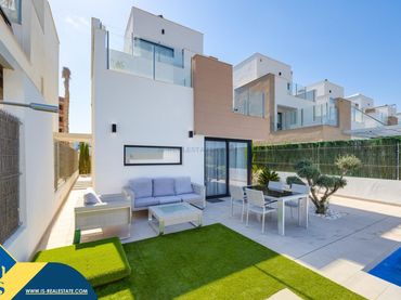Chalet con piscina en venta en El Raso