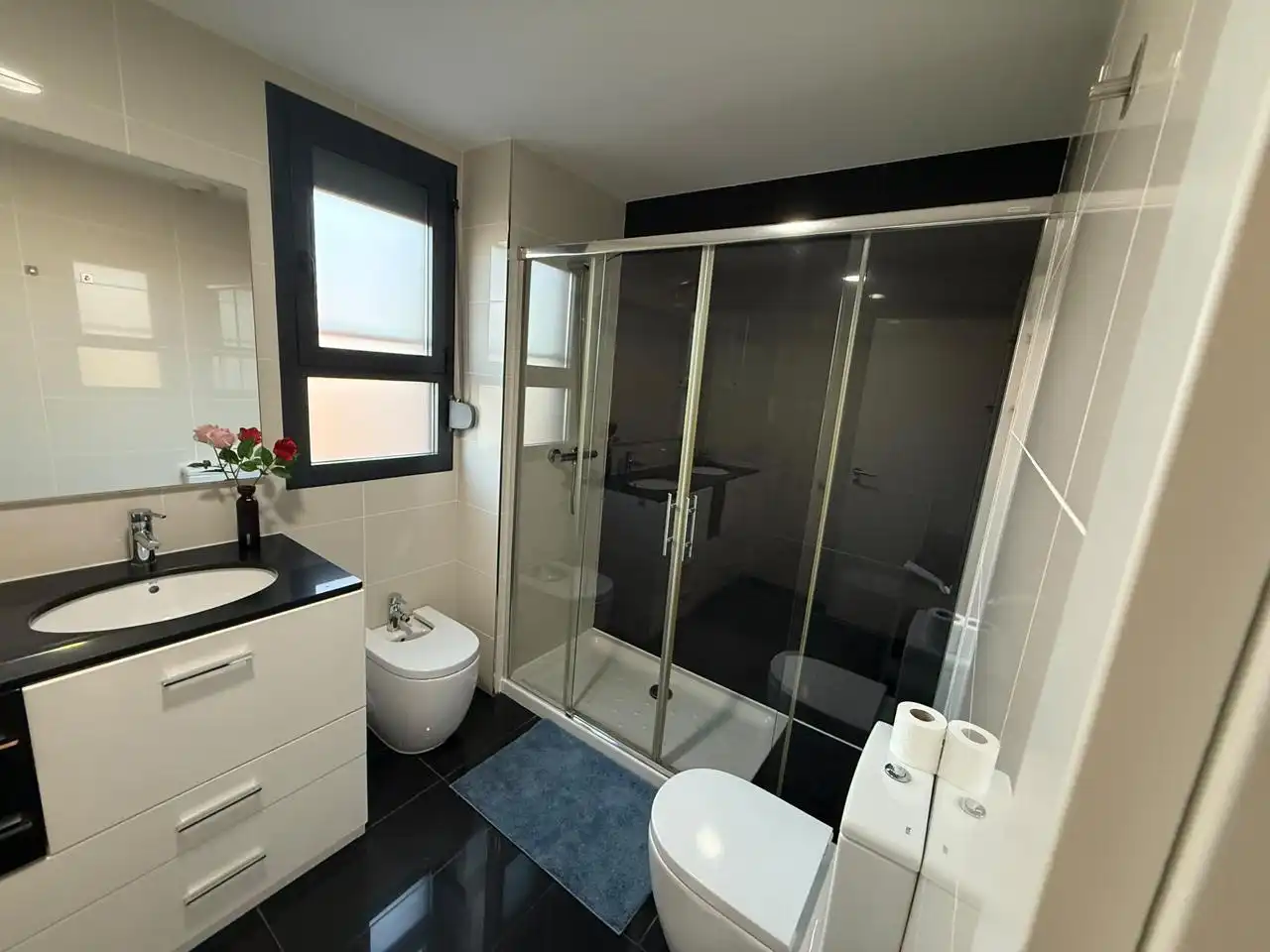Badezimmer von Wohnung zur Miete in Majadahonda mit Klimaanlage, Heizung und Terrasse