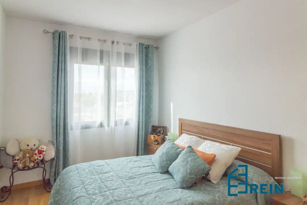 Bedroom of Flat for sale in Recas  with Air Conditioner, Heating and Alarm