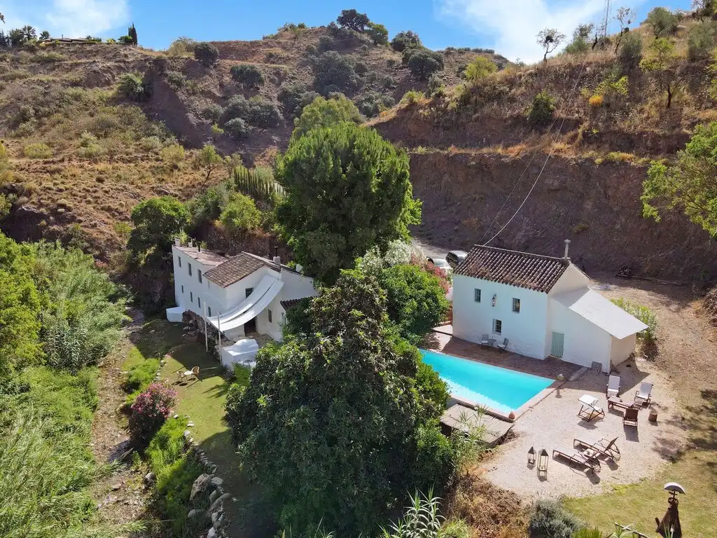 Casa rústica amb piscina en venda a Coín
